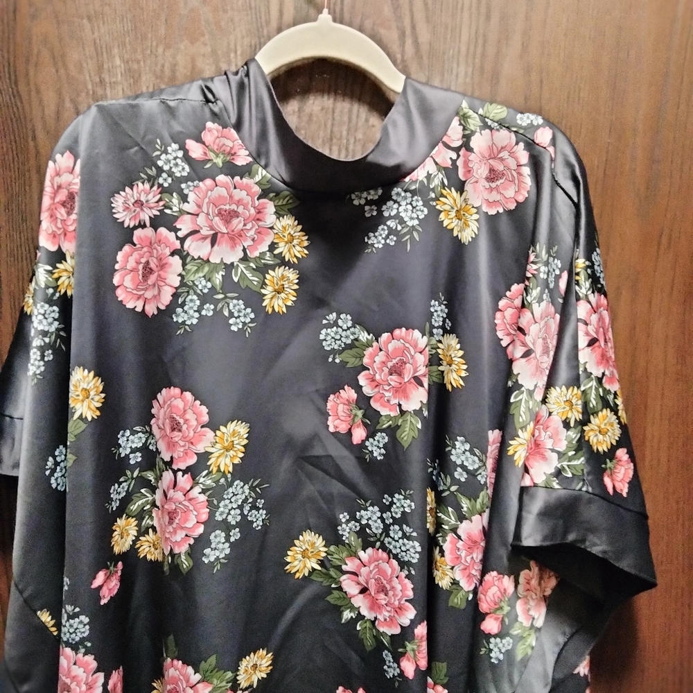 Torrid Satin Floral Kimono - Picture 7 of 10